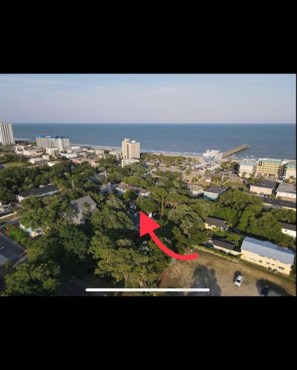 Day, Neighbourhood, Natural landscape, Bird's eye view, City view