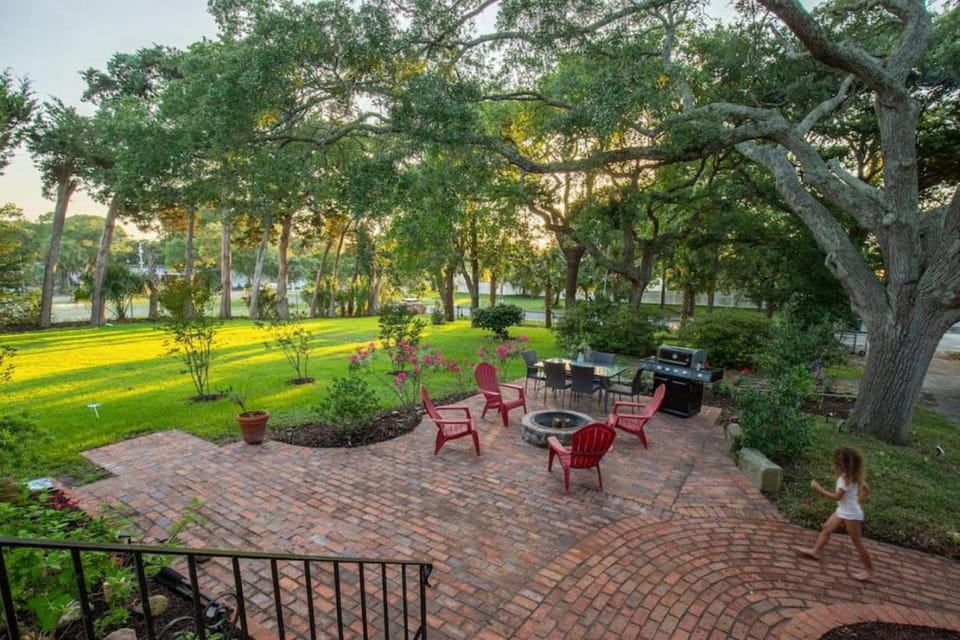Patio, Spring, Day, Natural landscape, Garden, Garden view