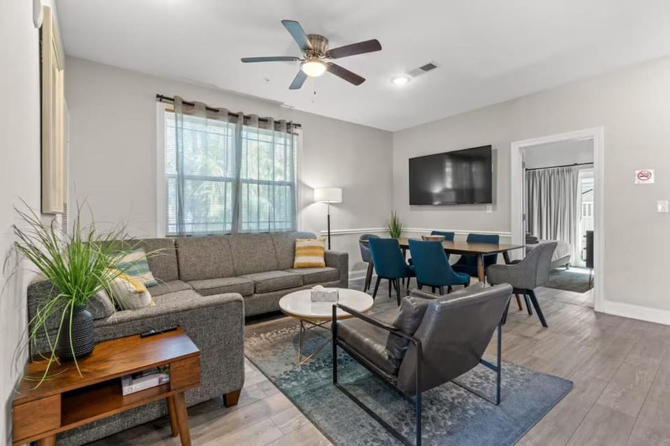TV and multimedia, Living room, Seating area, Dining area, Evening entertainment