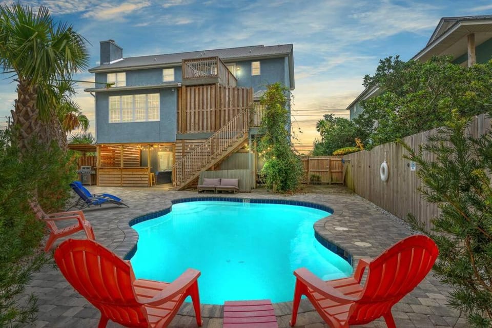 Patio, Pool view, Swimming pool, sunbed
