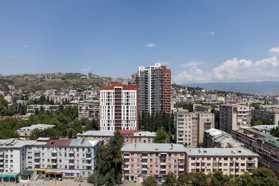 Spacious 3-Bedroom Apartment, 16th Floor - City Views - Free Parking - 2 Min to Metro Apartment in Tbilisi, Georgia