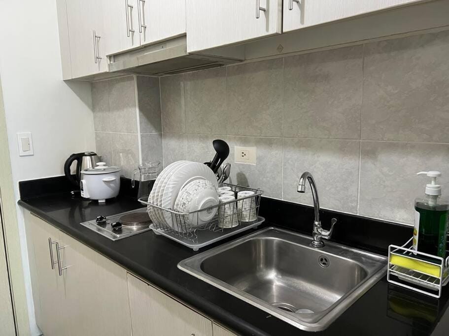 JAZZ Residences - 1 Bedroom with Balcony - Cable, Wifi & Netflix Apartment in Makati