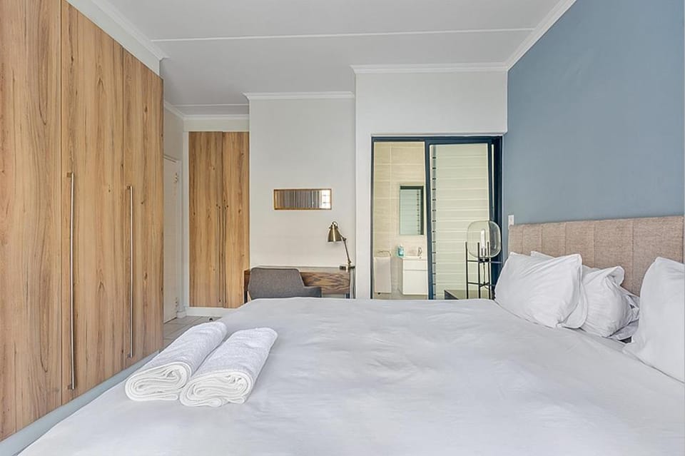 Modern 3-bed Garden Apartment in Waterfall Apartment in Sandton