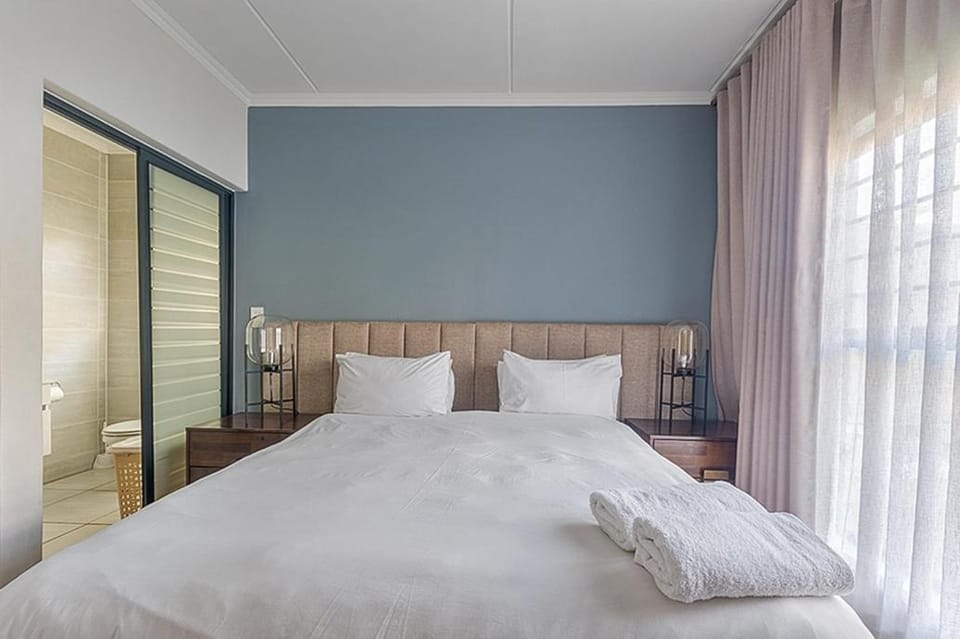Modern 3-bed Garden Apartment in Waterfall Apartment in Sandton