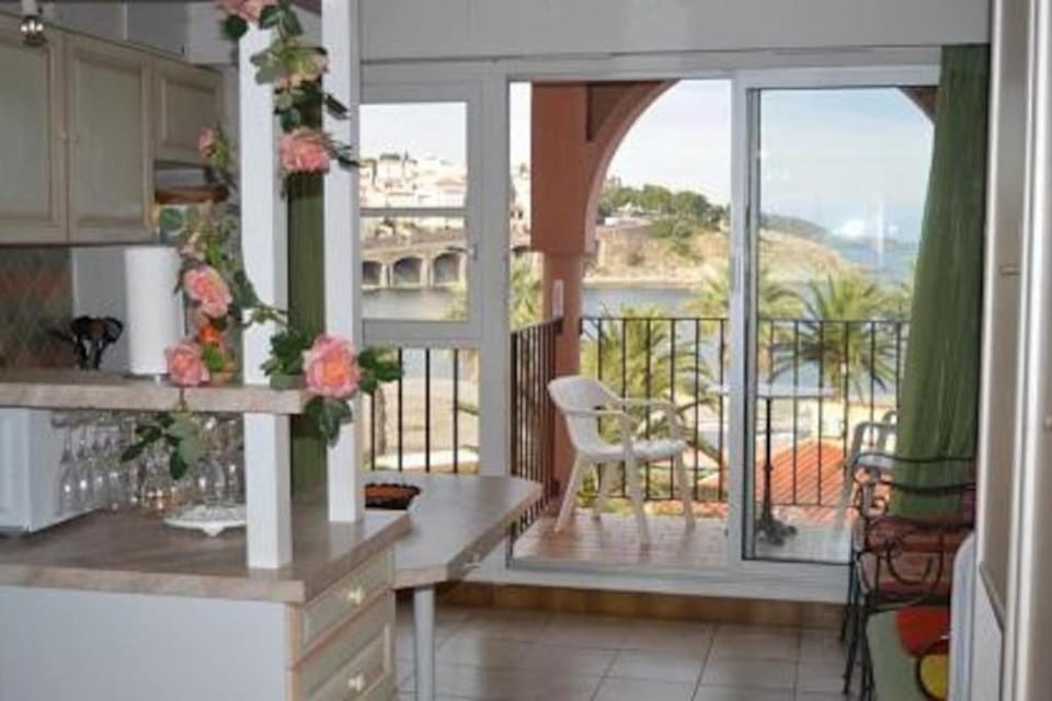 F2 centre front de mer vue baie parking privatif Apartment in Alt Empordà