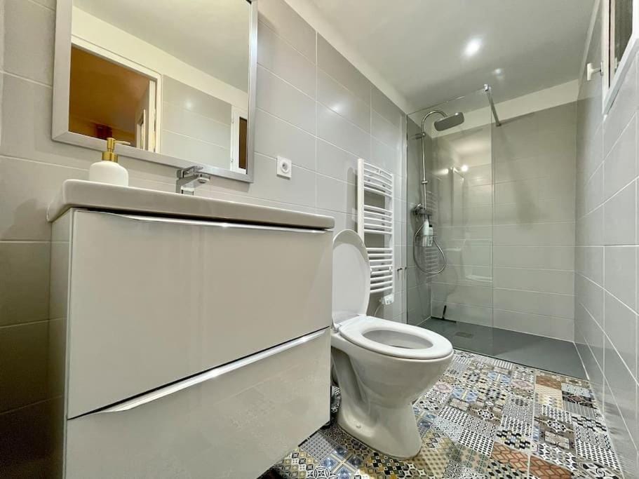 Shower, Toilet, Bathroom