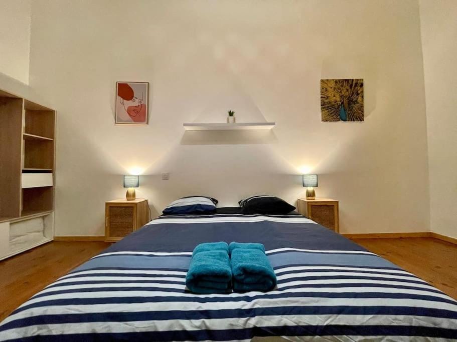 Bed, Photo of the whole room, Bedroom