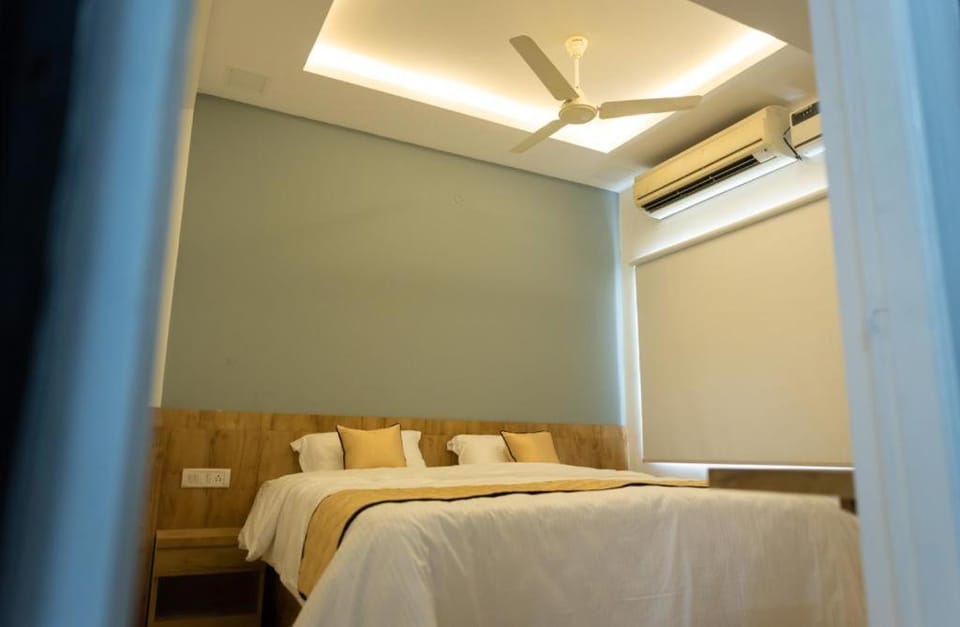 Photo of the whole room, Bedroom, air conditioner