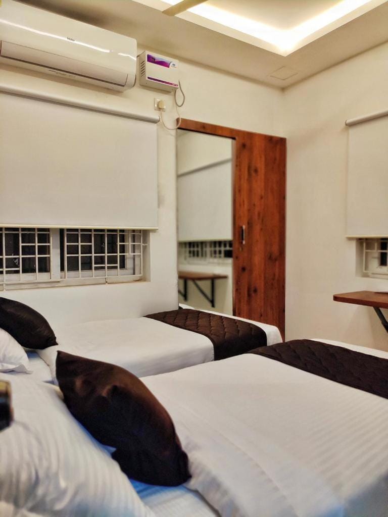 Photo of the whole room, Bedroom, air conditioner