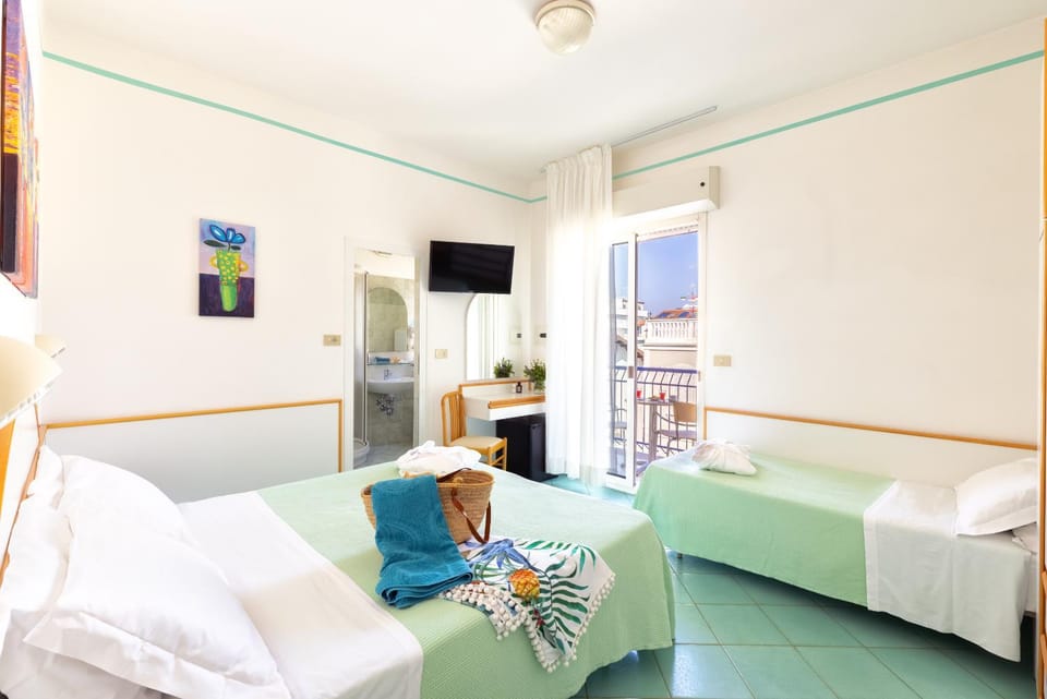 Bed, TV and multimedia, View (from property/room), Balcony/Terrace, Photo of the whole room, Bedroom, City view, Street view, internet, safe, wardrobe, air conditioner