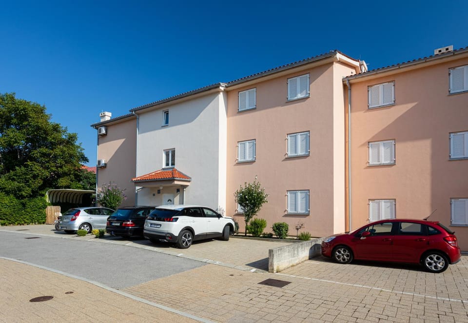 Property building, Day, Parking