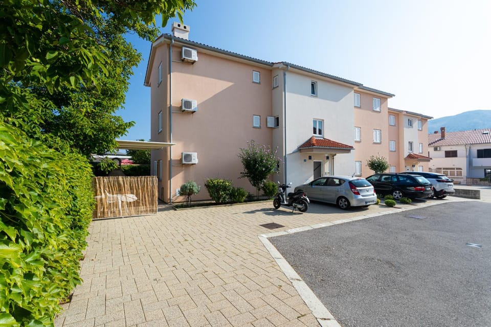 Property building, Day, Parking