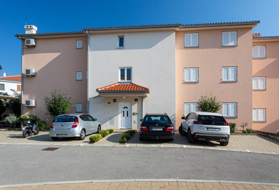 Property building, Day, Parking