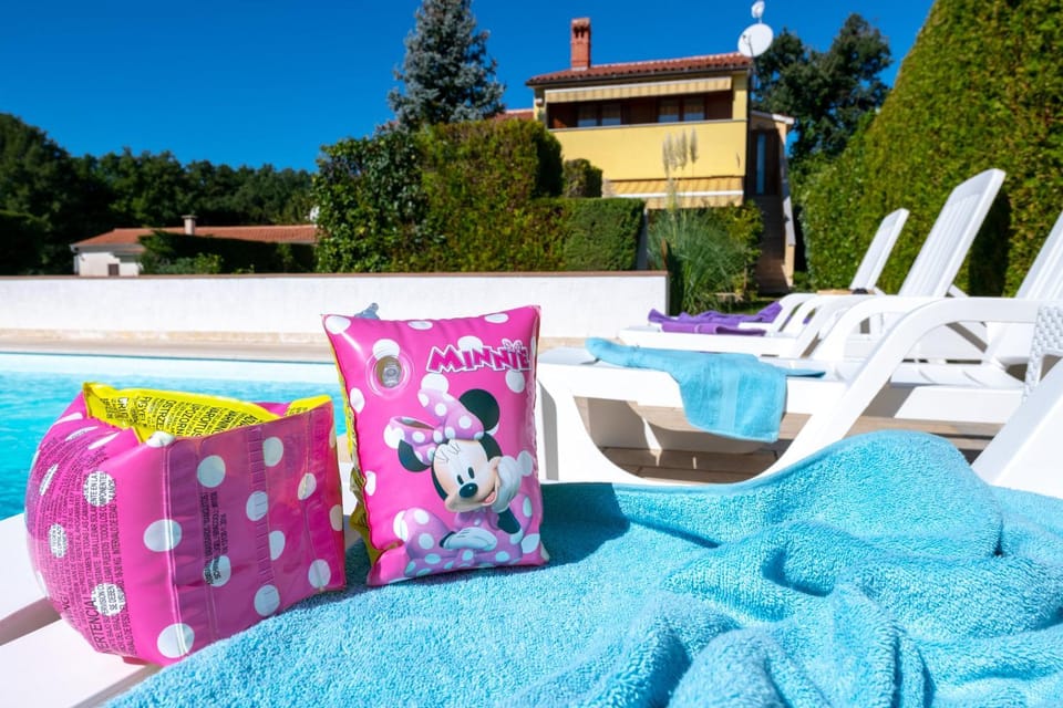 Swimming pool, sunbed