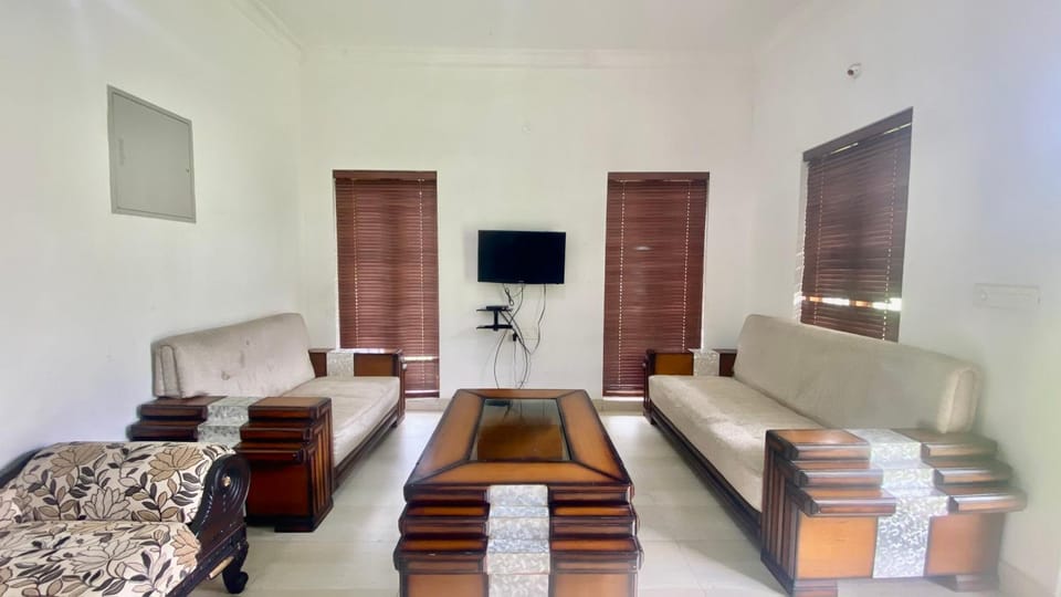 Communal lounge/ TV room, Living room, Seating area