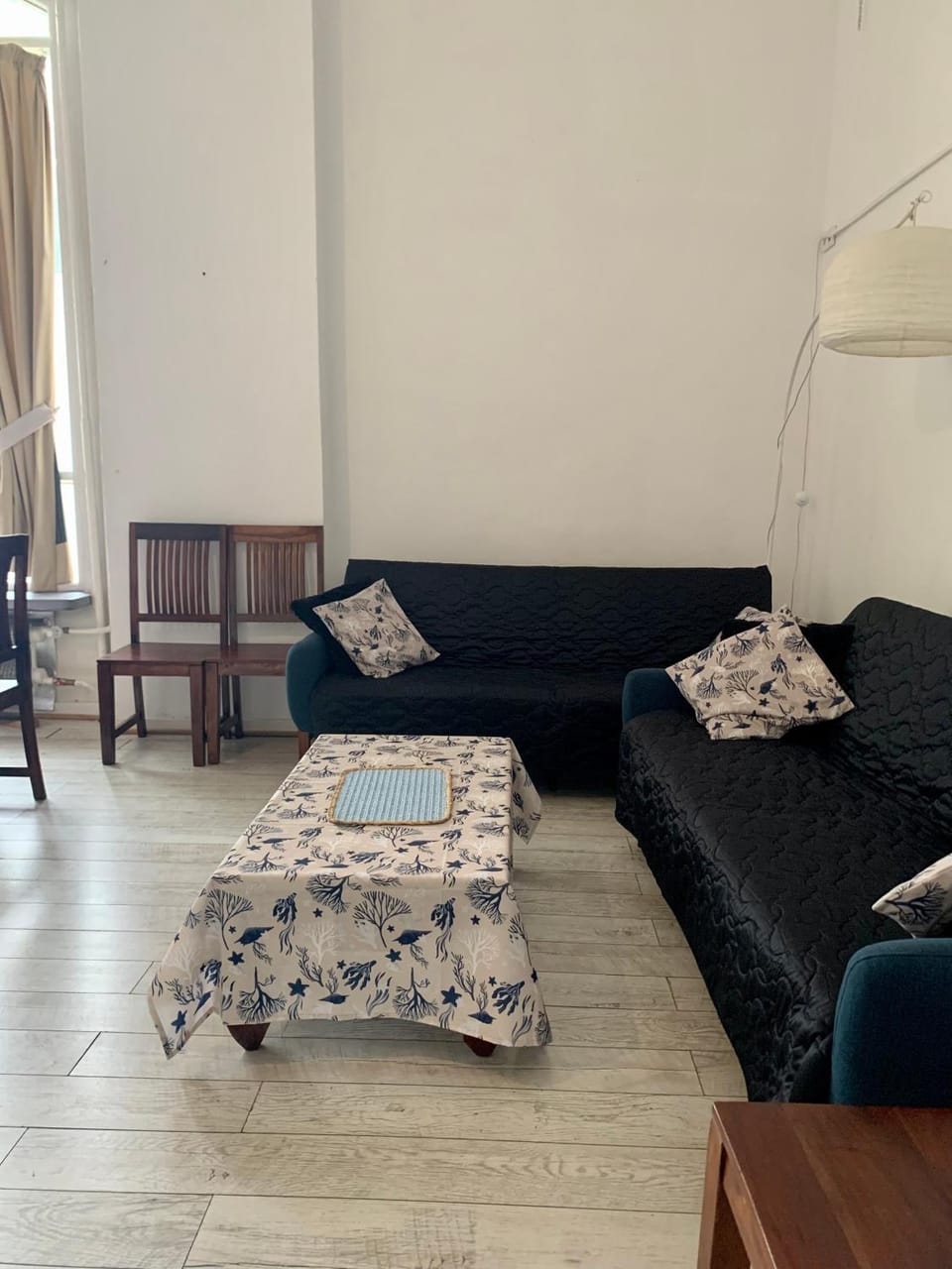 Bed, Living room, Photo of the whole room, Seating area