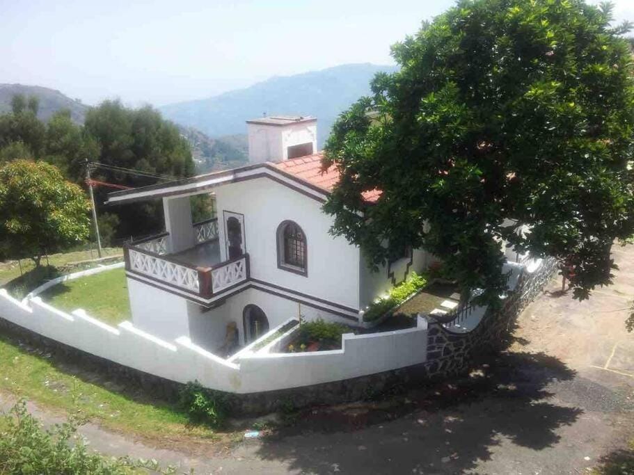 Property building, Day, Garden, Garden view, Mountain view