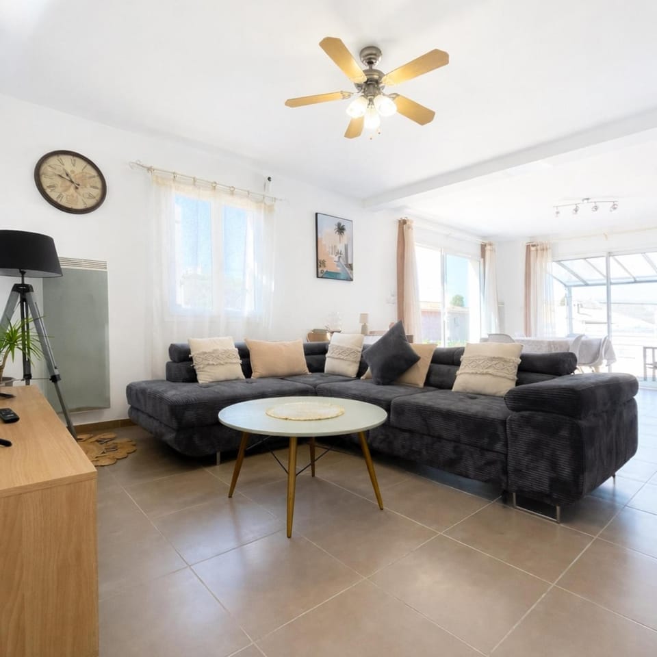 TV and multimedia, Living room, Seating area