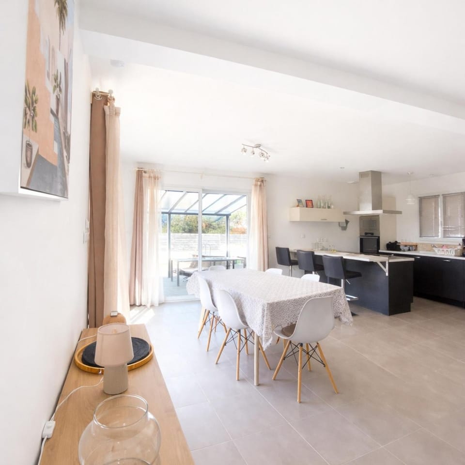 Kitchen or kitchenette, Seating area, Dining area, pet friendly, stove