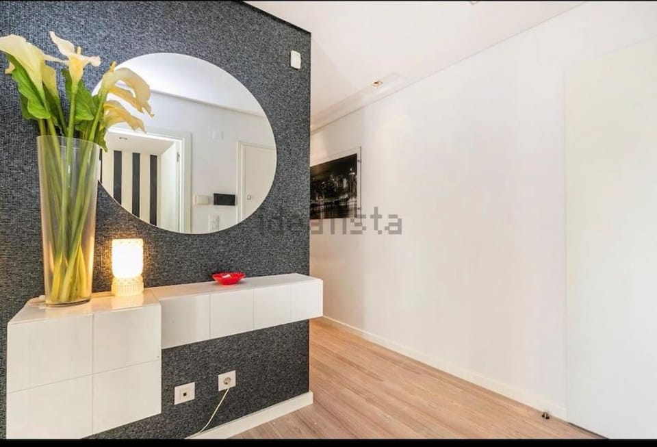 Facade/entrance, Photo of the whole room