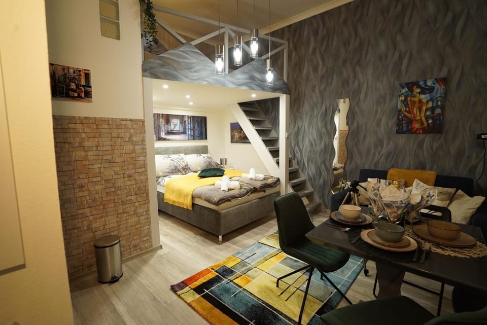 Bed, TV and multimedia, Living room, Photo of the whole room, Seating area
