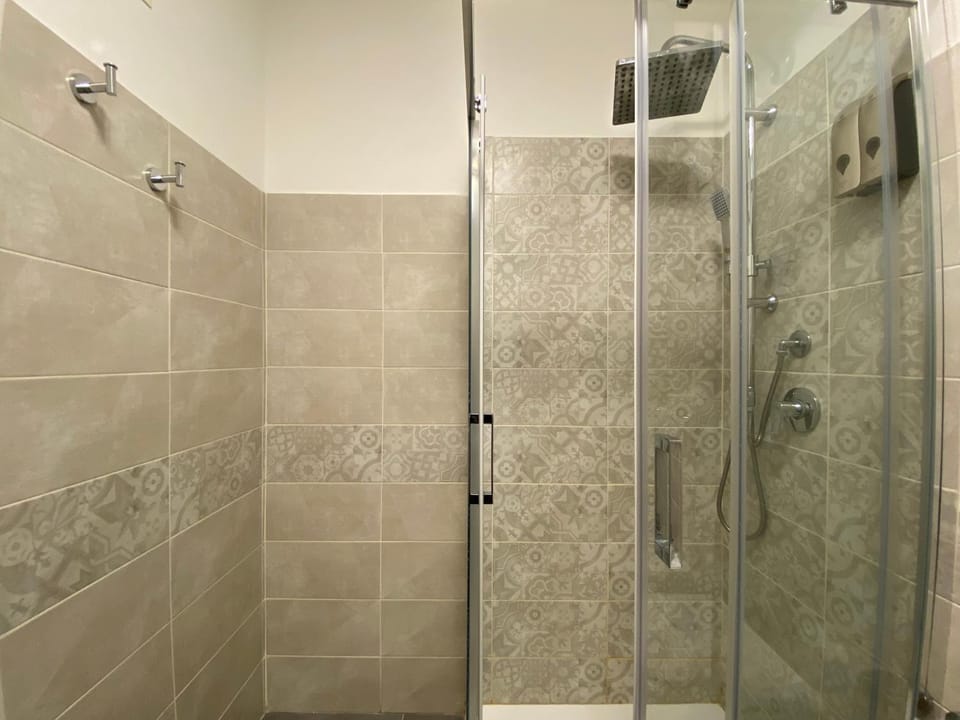 Shower, Bathroom, Decorative detail