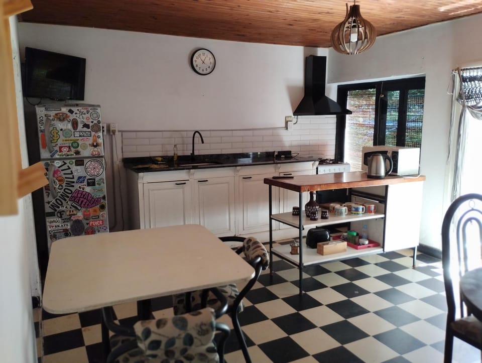 Kitchen or kitchenette, Living room, Dining area, oven