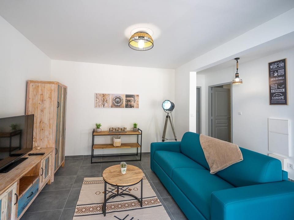 Communal lounge/ TV room, TV and multimedia, Living room