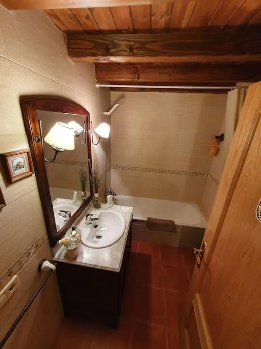 DUPLEX ABUHARDILLADO EN ESTERRI d'ÀNEU Apartment in Esterri d'Àneu