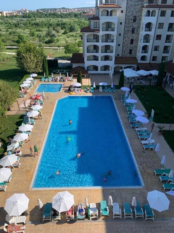 Pool view, Swimming pool, sunbed