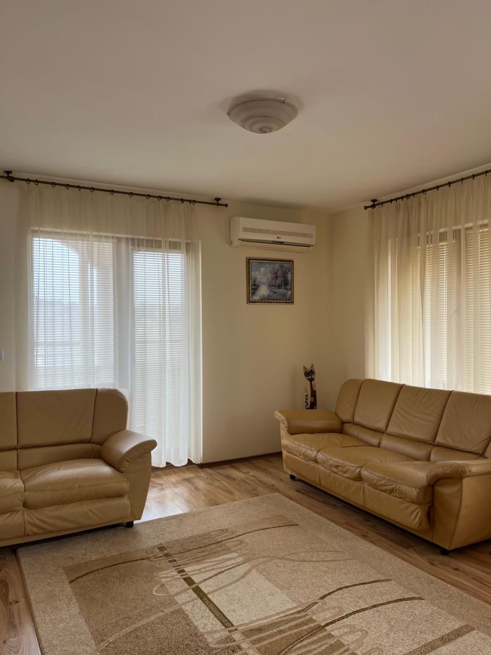 TV and multimedia, Living room, Seating area, air conditioner