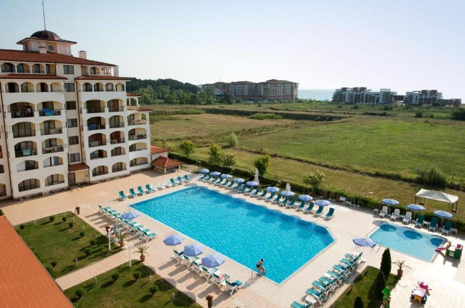 Natural landscape, Swimming pool, sunbed