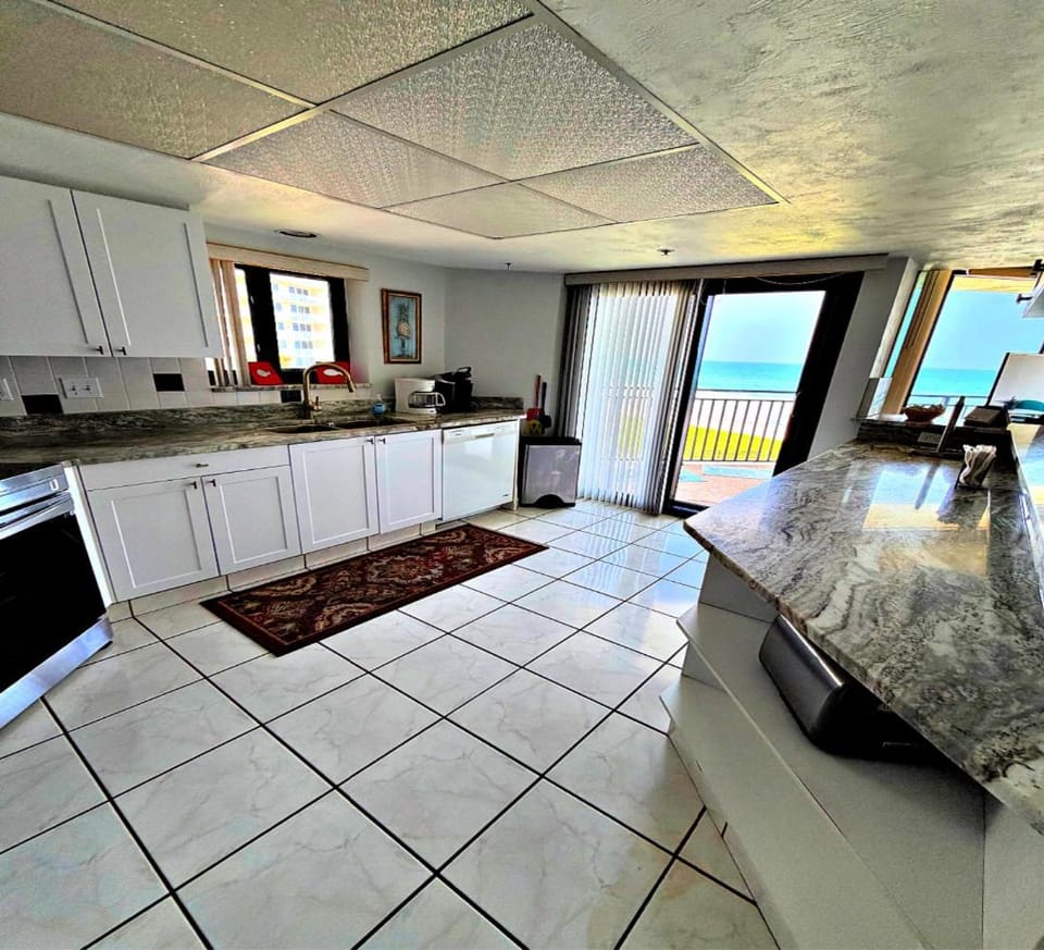 "SHERWIN" Relax by the sea - Coastal Vibes Oceanfront Condominium #301 Apartment in South Daytona