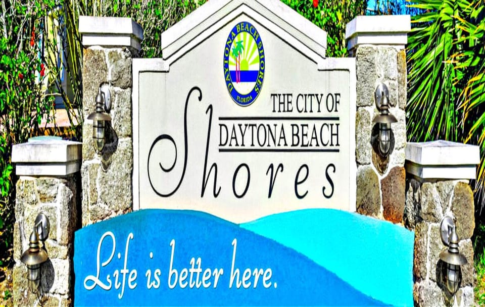 "SHERWIN" Relax by the sea - Coastal Vibes Oceanfront Condominium #301 Apartment in South Daytona