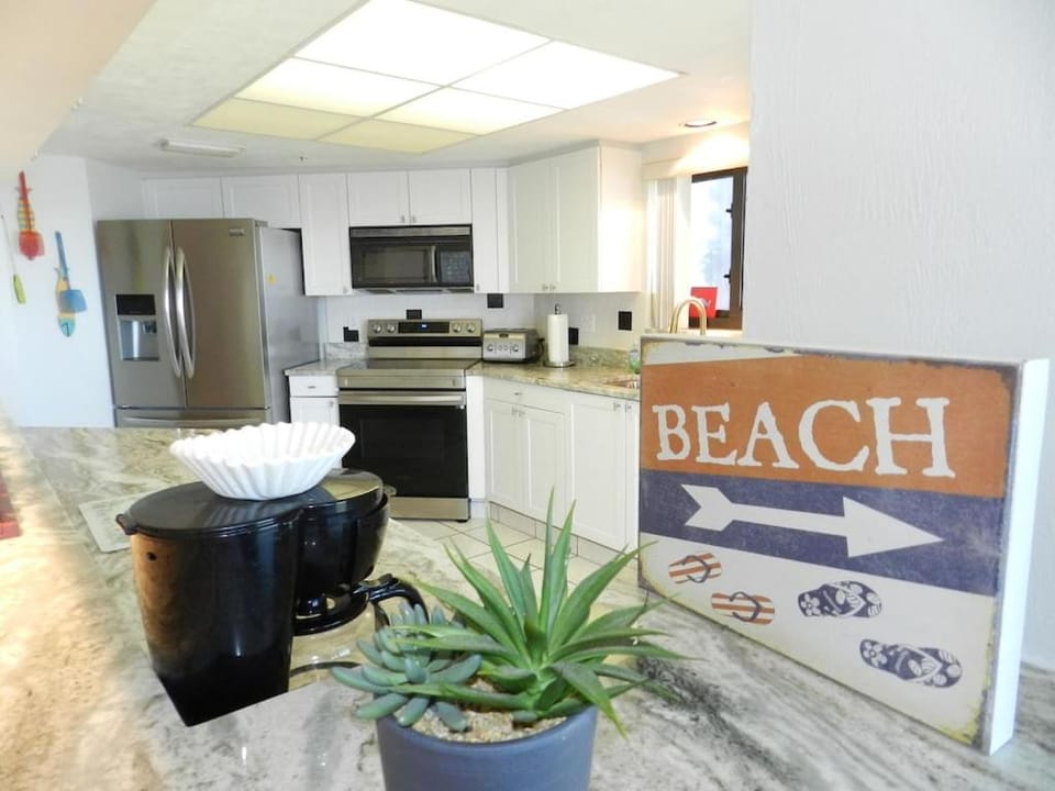 "SHERWIN" Relax by the sea - Coastal Vibes Oceanfront Condominium #301 Apartment in South Daytona