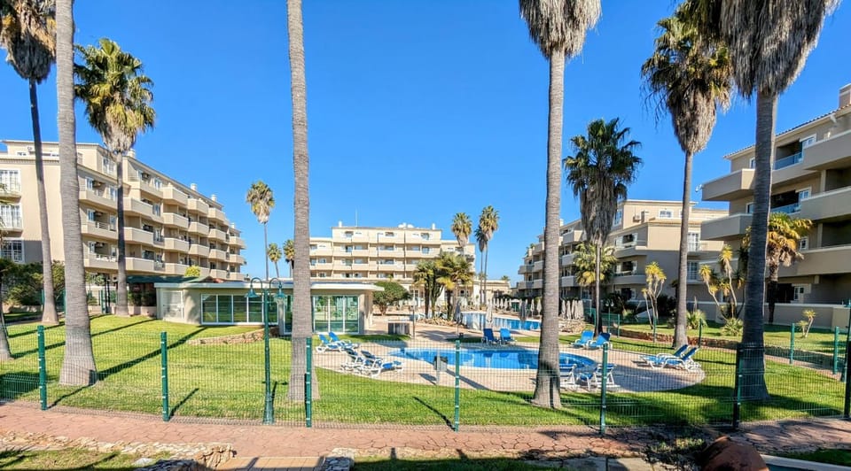Day, Swimming pool, Location, sunbed