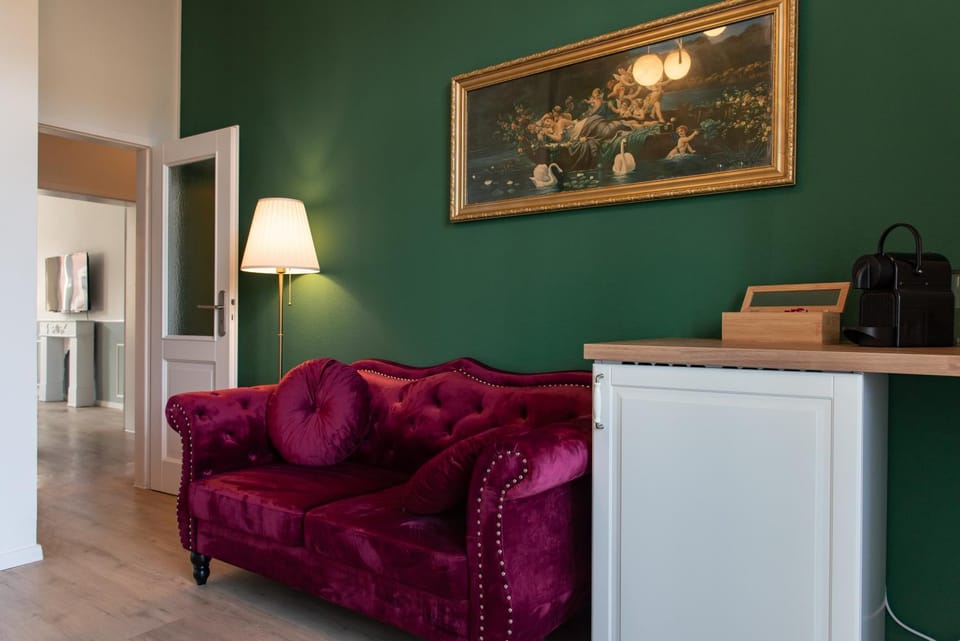 Kitchen or kitchenette, Seating area