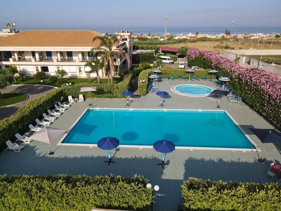 Property building, Swimming pool