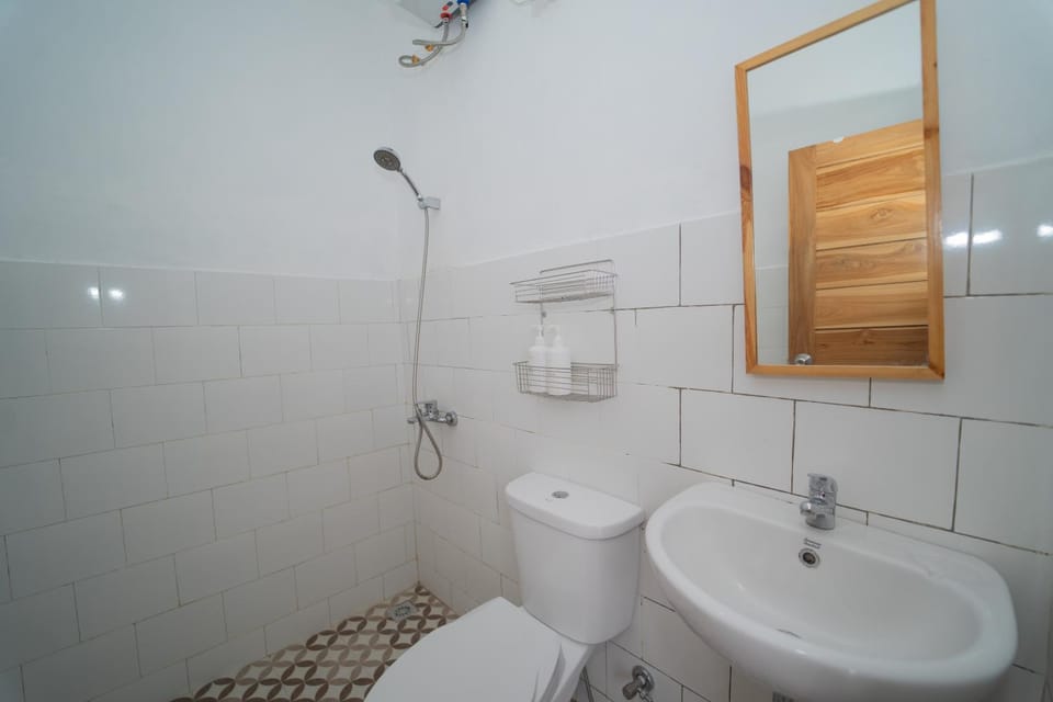 Shower, Toilet, Bathroom, Bath, bidet, towels