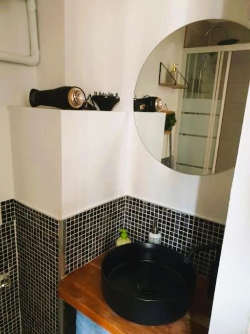 STUDIO LE PETIT ATELIER - PROCHE GARE - WiFi Apartment in Amiens