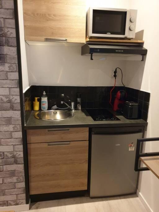 STUDIO LE PETIT ATELIER - PROCHE GARE - WiFi Apartment in Amiens