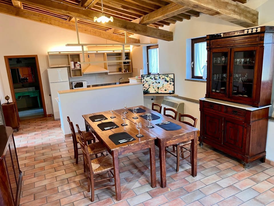 Kitchen or kitchenette, Dining area, minibar, pet friendly, stove