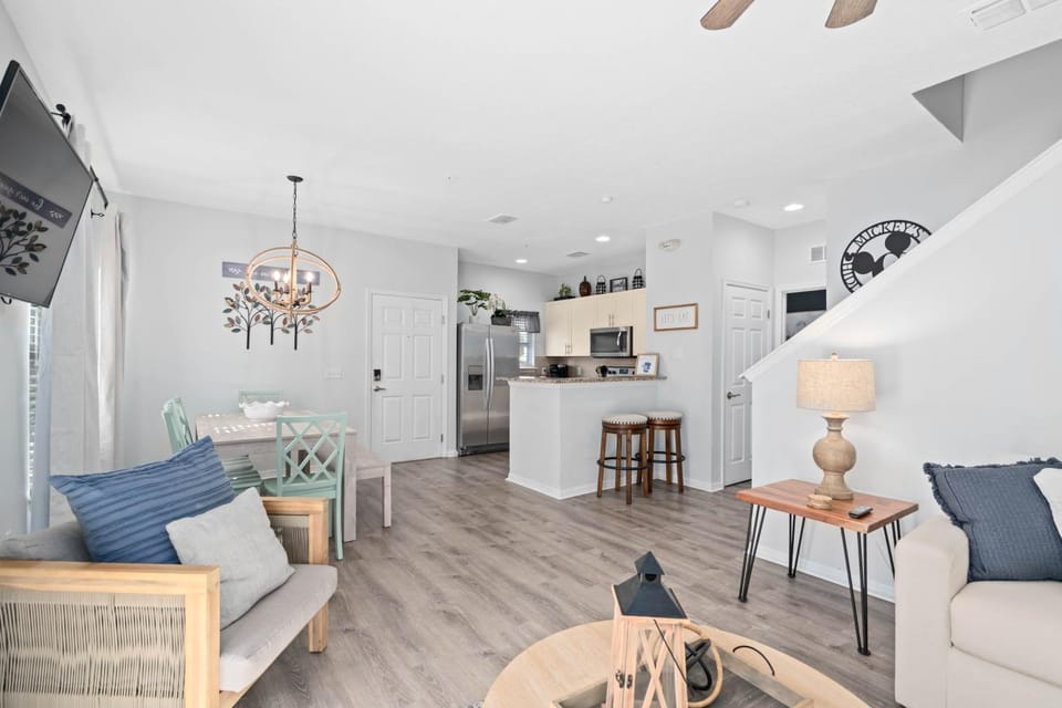 Dining area, kitchen