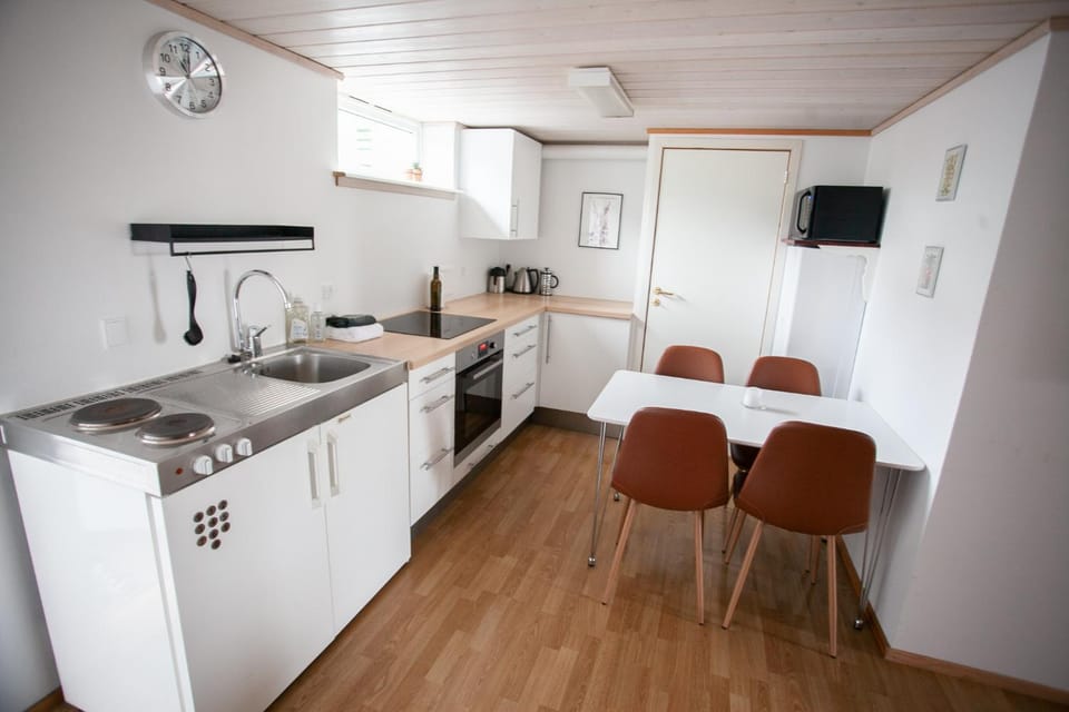 Seating area, kitchen