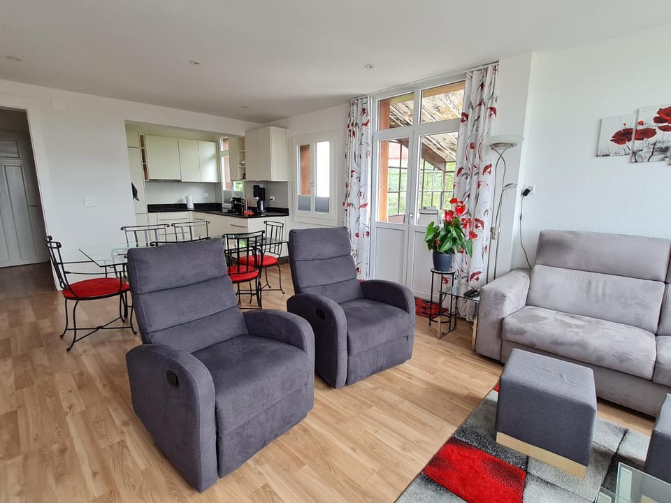 Kitchen or kitchenette, Living room, Dining area