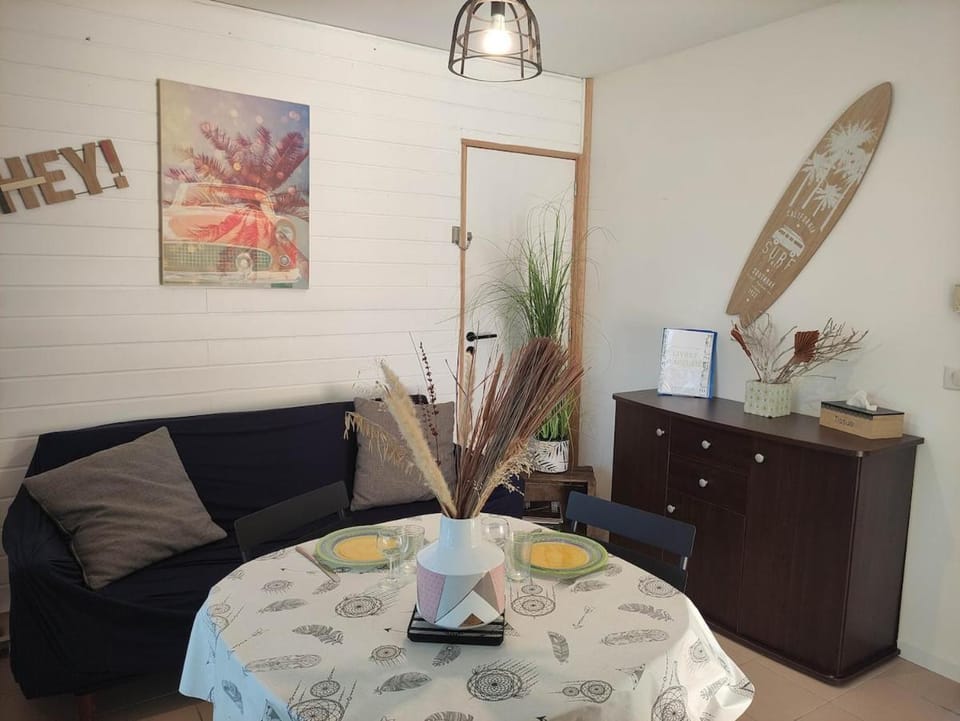 Appartement avec terrasse en lisière de forêt Apartment in Parentis-en-Born