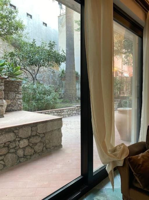 Patio, Day, Garden, View (from property/room), Living room, Seating area, Garden view