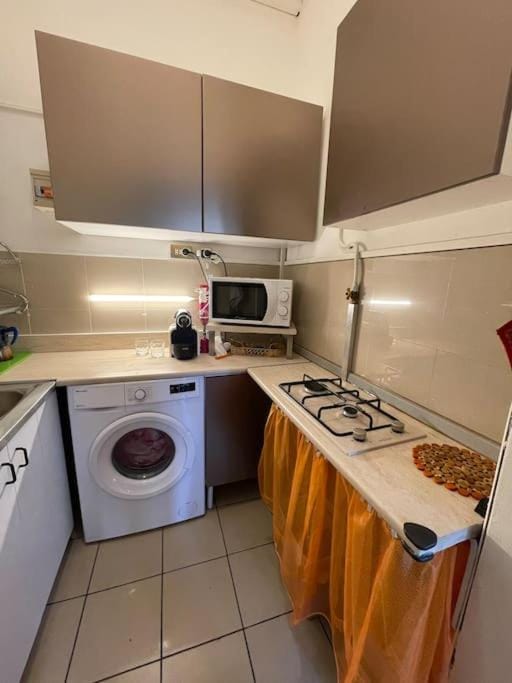 Appartamento sul Naviglio, alle porte di Milano Apartment in Milan