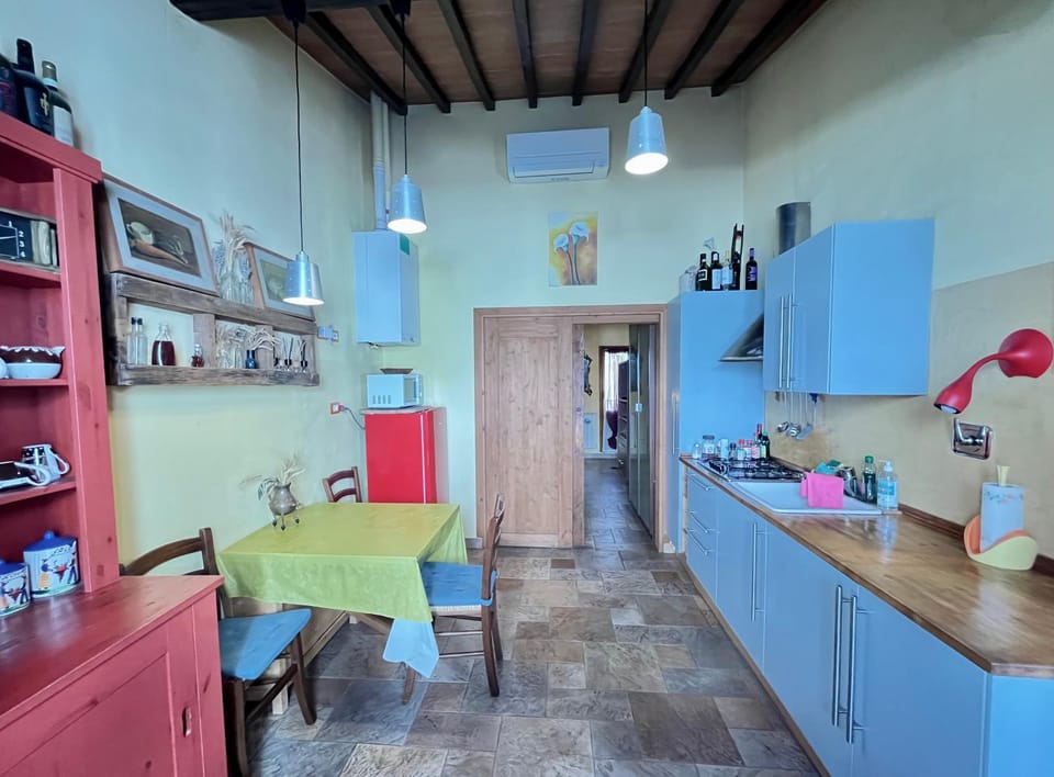 Kitchen or kitchenette, Dining area, stove
