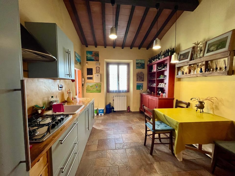 Kitchen or kitchenette, Dining area, stove